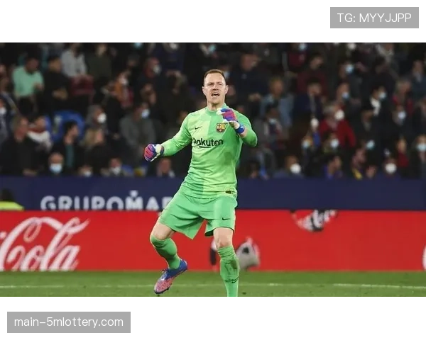 突发:巴萨门将特尔施特根扑救后肩部受伤,被替换下场